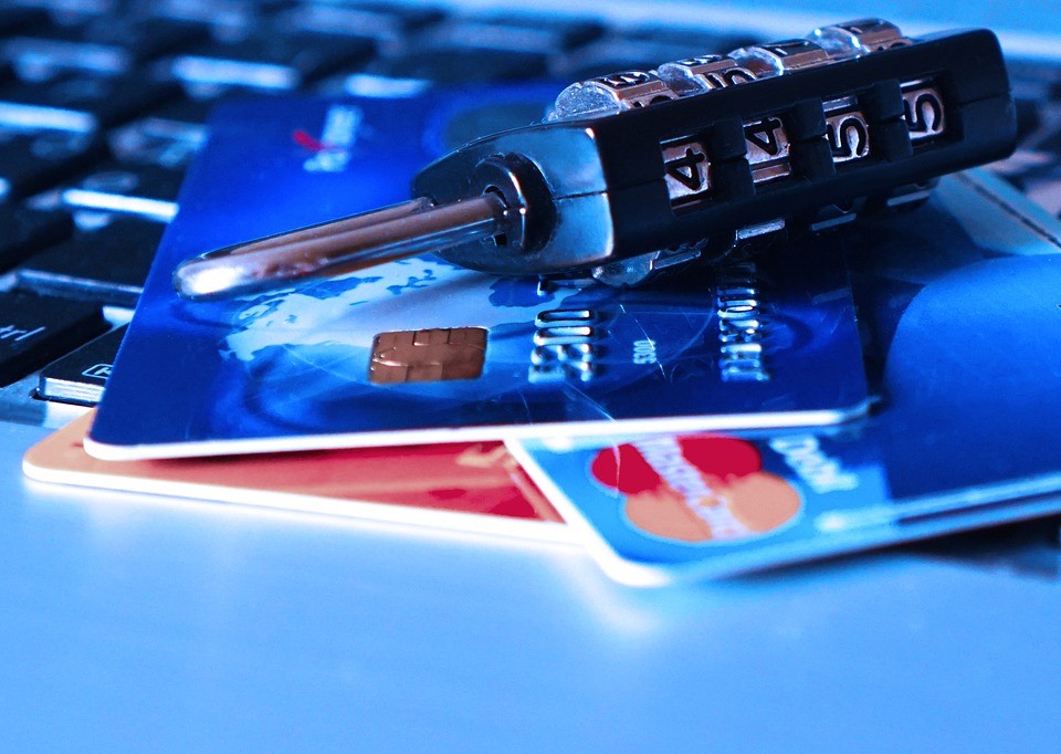 iShred - Hints and Tips to secure Yourself from Identity Theft iShred - Hints and Tips to secure Yourself from Identity Theft